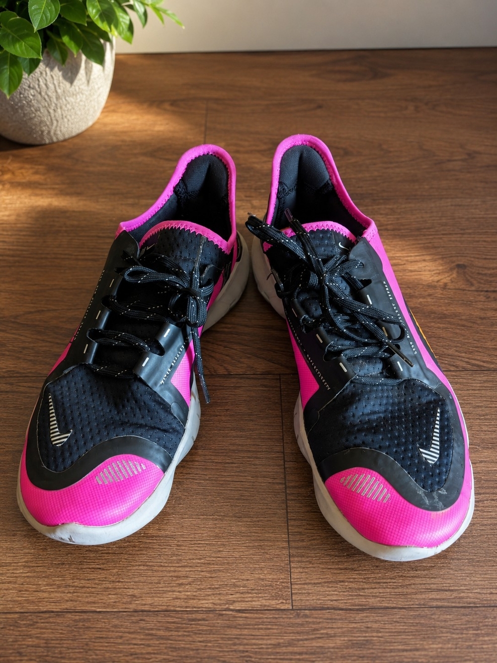 Nike Women’s Black & Hot Pink Athletic Sneakers